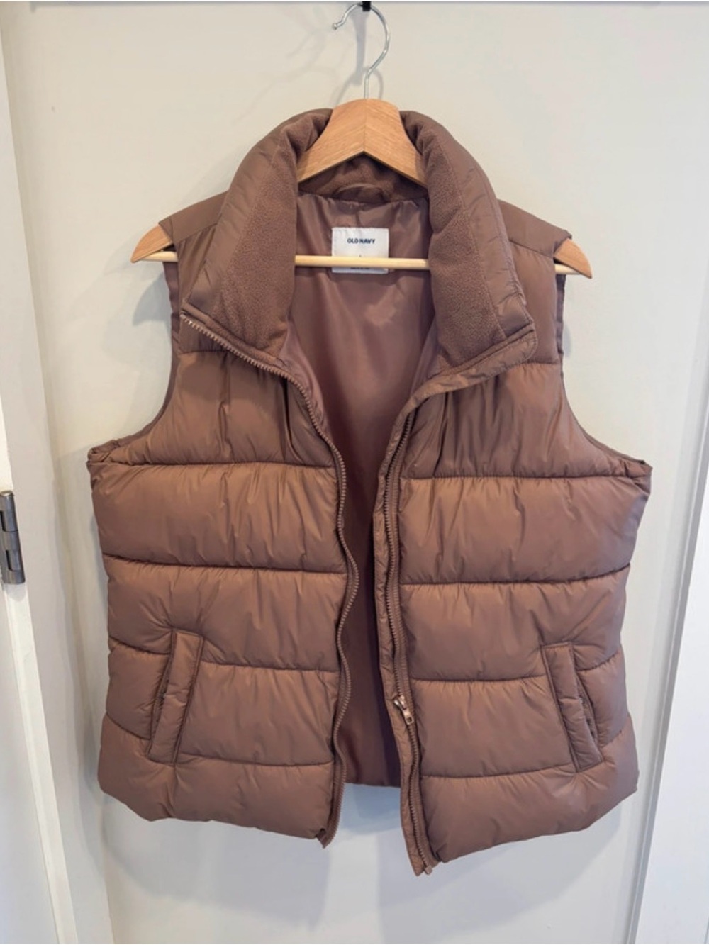 Old Navy Quilted Puffer Vest in Taupe Brown